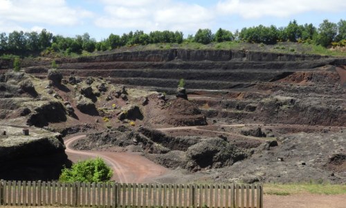 site de  Lemptegy  visite à l'intérieur d'un volcan