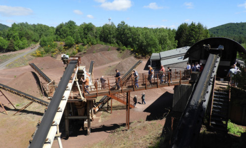 site de  Lemptegy  visite à l'intérieur d'un volcan